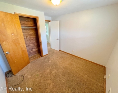 3504 Vanderberg Avenue - Photo Thumbnail 28