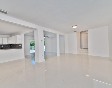 12505 Ne Miami Pl - Photo Thumbnail 3