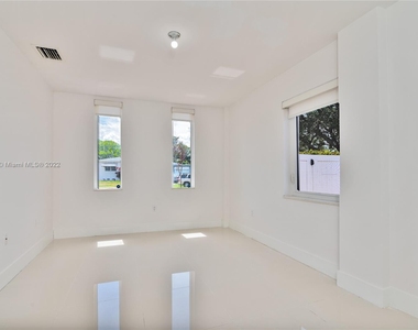 12505 Ne Miami Pl - Photo Thumbnail 12