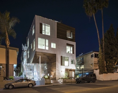 935  N San Vicente Blvd - Photo Thumbnail 13