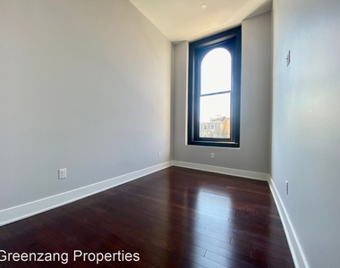 300 Richmond Street - Photo Thumbnail 9
