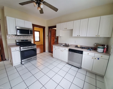 258 Belmont St Apt 2a - Photo Thumbnail 3