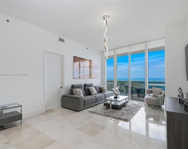 15811 Collins Ave - Photo Thumbnail 3