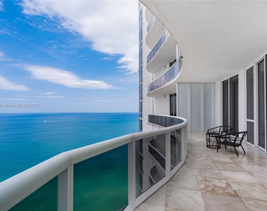 16001 Collins Ave - Photo Thumbnail 1