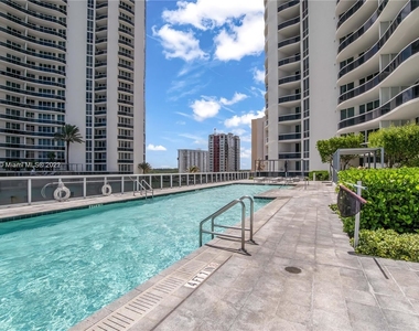 16001 Collins Ave - Photo Thumbnail 28