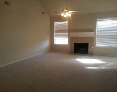 1524 Tanglewood Drive - Photo Thumbnail 4