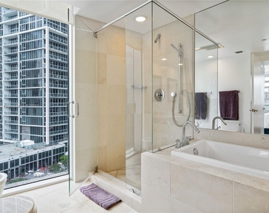 495 Brickell Ave - Photo Thumbnail 25