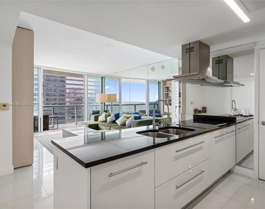 495 Brickell Ave - Photo Thumbnail 15