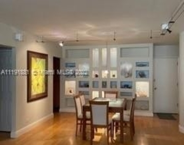 5005 Collins Ave - Photo Thumbnail 9