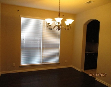 2505 Mesa Glen Drive - Photo Thumbnail 3