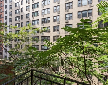 330 East 35th Street - Photo Thumbnail 6