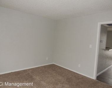 6526 Ridgecrest Rd. Apt. 212 - Photo Thumbnail 4