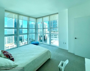 951 Brickell Ave - Photo Thumbnail 1