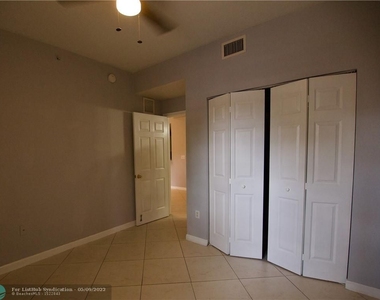 2941 Riverside Dr - Photo Thumbnail 15