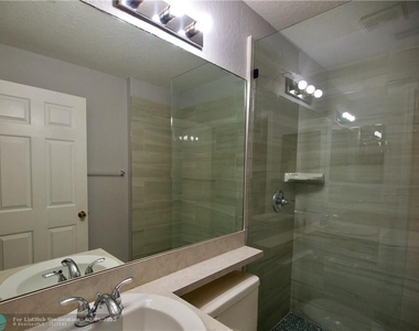 2941 Riverside Dr - Photo Thumbnail 10