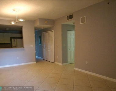 2941 Riverside Dr - Photo Thumbnail 6