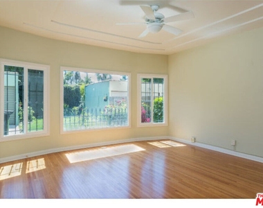 1210 S La Jolla Ave - Photo Thumbnail 9