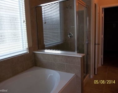 30802 Gardenia Trace Dr - Photo Thumbnail 11