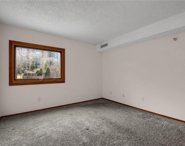 1225 Lasalle Avenue - Photo Thumbnail 9