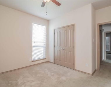 812 Olive Court - Photo Thumbnail 22