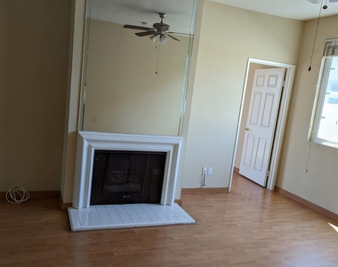 5051 Rosewood Ave #207 - Photo Thumbnail 5