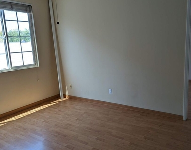 5051 Rosewood Ave #207 - Photo Thumbnail 7