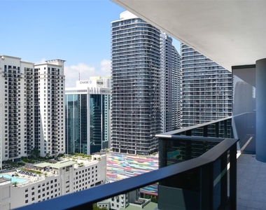 1000 Brickell Plaza - Photo Thumbnail 9