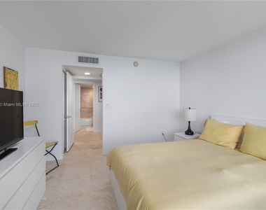 6917 Collins Ave - Photo Thumbnail 11