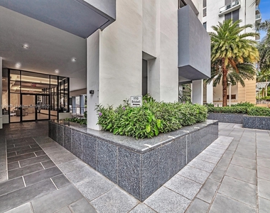 1110 Brickell Ave - Photo Thumbnail 2