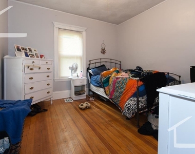 550 Washington St Apt 1 - Photo Thumbnail 7