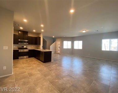 4451 Sapphire Moon Avenue - Photo Thumbnail 7