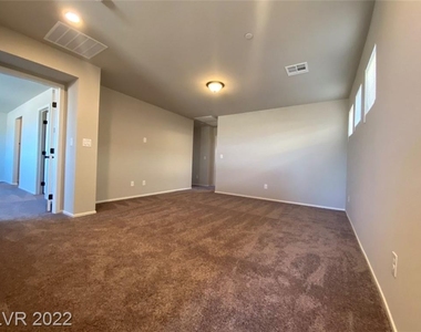 4451 Sapphire Moon Avenue - Photo Thumbnail 10