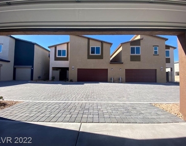 4451 Sapphire Moon Avenue - Photo Thumbnail 33