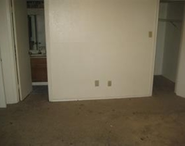 9801 Walnut Street - Photo Thumbnail 5