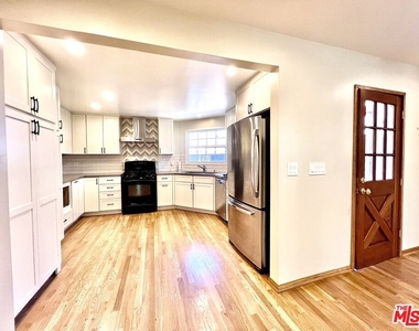 3438 Sherbourne Dr - Photo Thumbnail 5