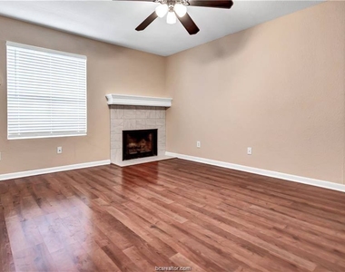 904 University Oaks - Photo Thumbnail 4