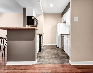 904 University Oaks - Photo Thumbnail 9