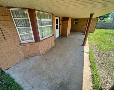 612 Victoria Drive - Photo Thumbnail 4