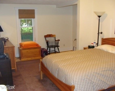 26 Clarendon St Apt 1 - Photo Thumbnail 7