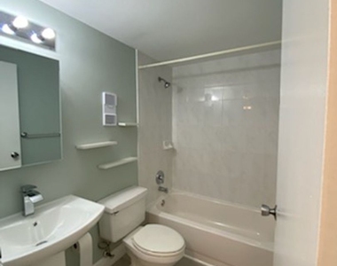 8437 Forest Hills Dr #202 - Photo Thumbnail 5