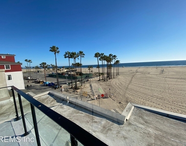 119 Ocean Front Walk - Photo Thumbnail 12