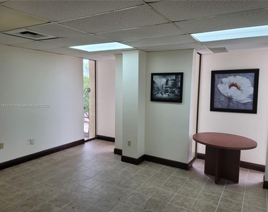 12955 Biscayne Blvd - Photo Thumbnail 8