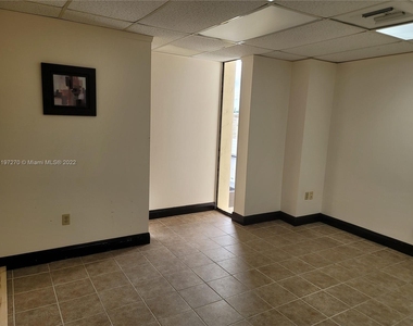 12955 Biscayne Blvd - Photo Thumbnail 6