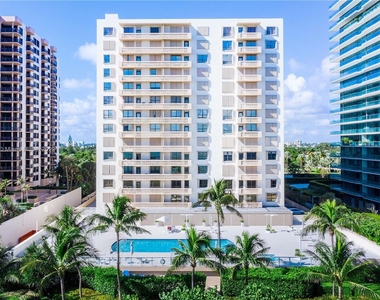 10185 Collins Ave - Photo Thumbnail 0