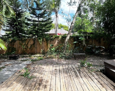 1605 E Kaley St - Photo Thumbnail 7