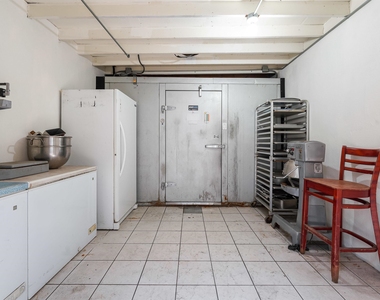 228 Willow Ave - Photo Thumbnail 6