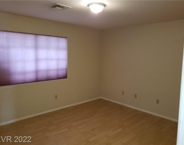 2851 South Valley View Boulevard - Photo Thumbnail 11