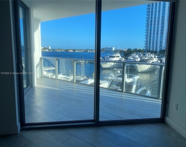 17301 Biscayne Blvd - Photo Thumbnail 0