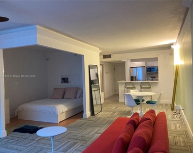 2301 Collins Ave - Photo Thumbnail 3