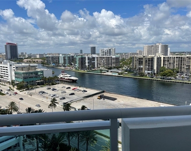 3001 S Ocean Dr - Photo Thumbnail 8